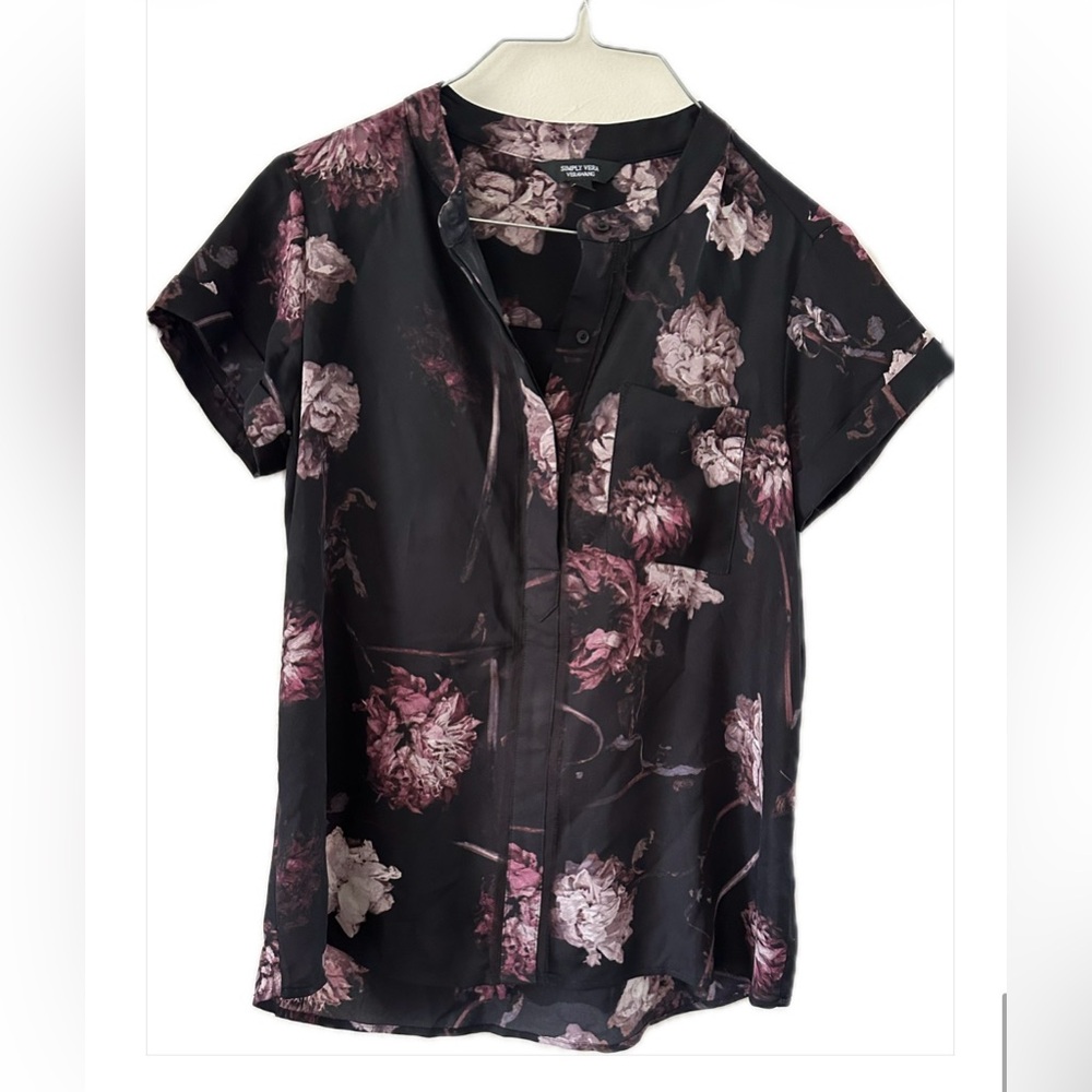 🌻3/$18 Vera Wang Floral Blouse